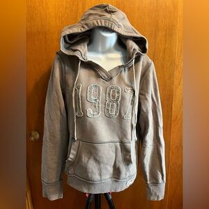 Aeropostale v neck hoodie sweatshirt XL. Fits more like medium women’s, gray